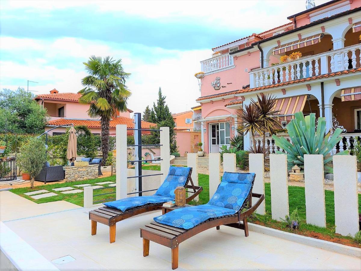 Apartment Villa Engel With Pool Porec Bagian luar foto