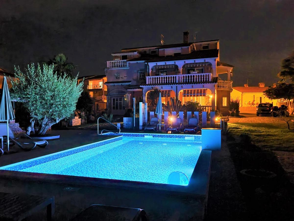 Apartment Villa Engel With Pool Porec Bagian luar foto