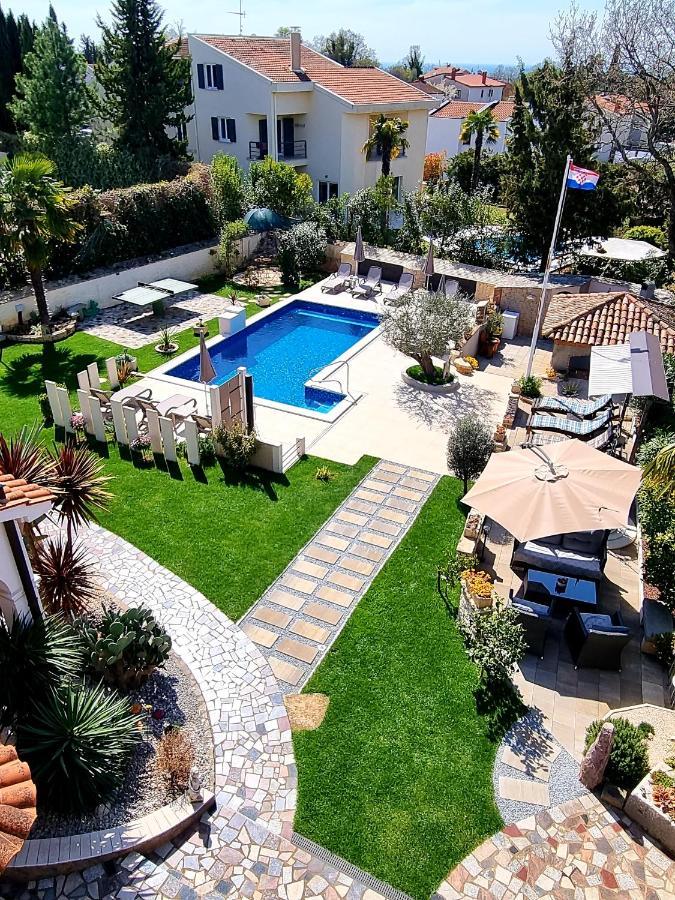 Apartment Villa Engel With Pool Porec Bagian luar foto
