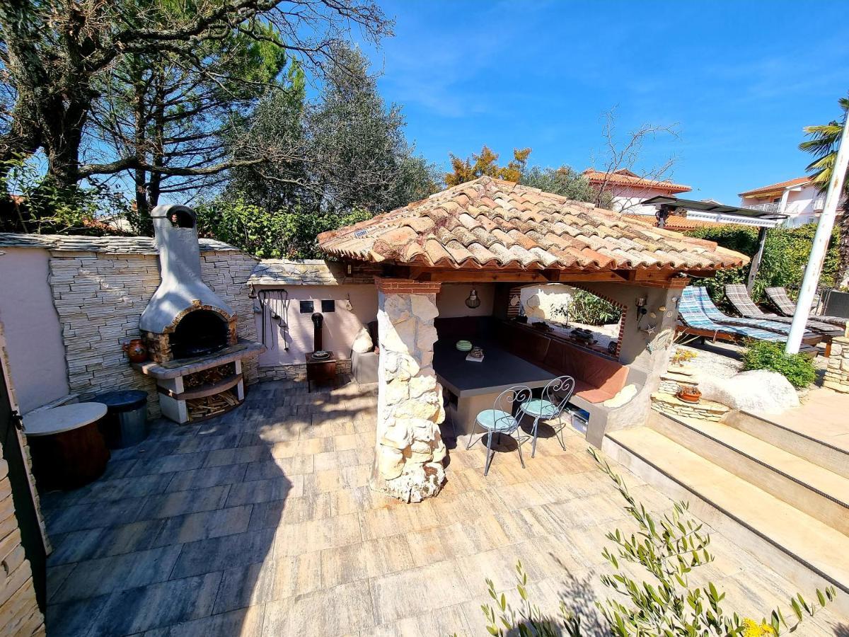 Apartment Villa Engel With Pool Porec Bagian luar foto