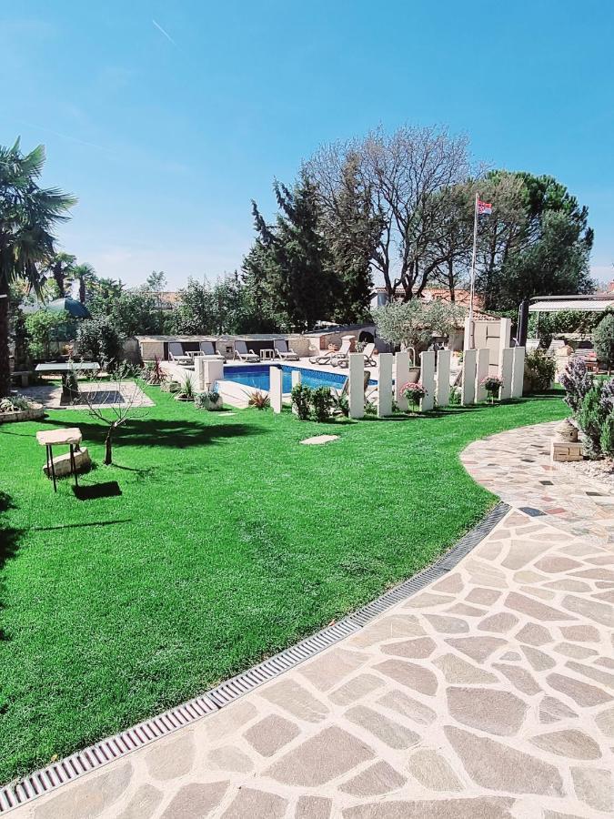 Apartment Villa Engel With Pool Porec Bagian luar foto