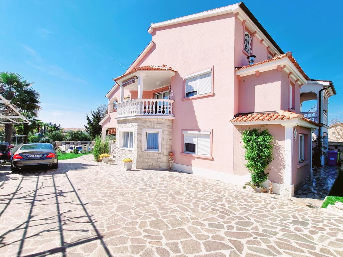 Apartment Villa Engel With Pool Porec Bagian luar foto