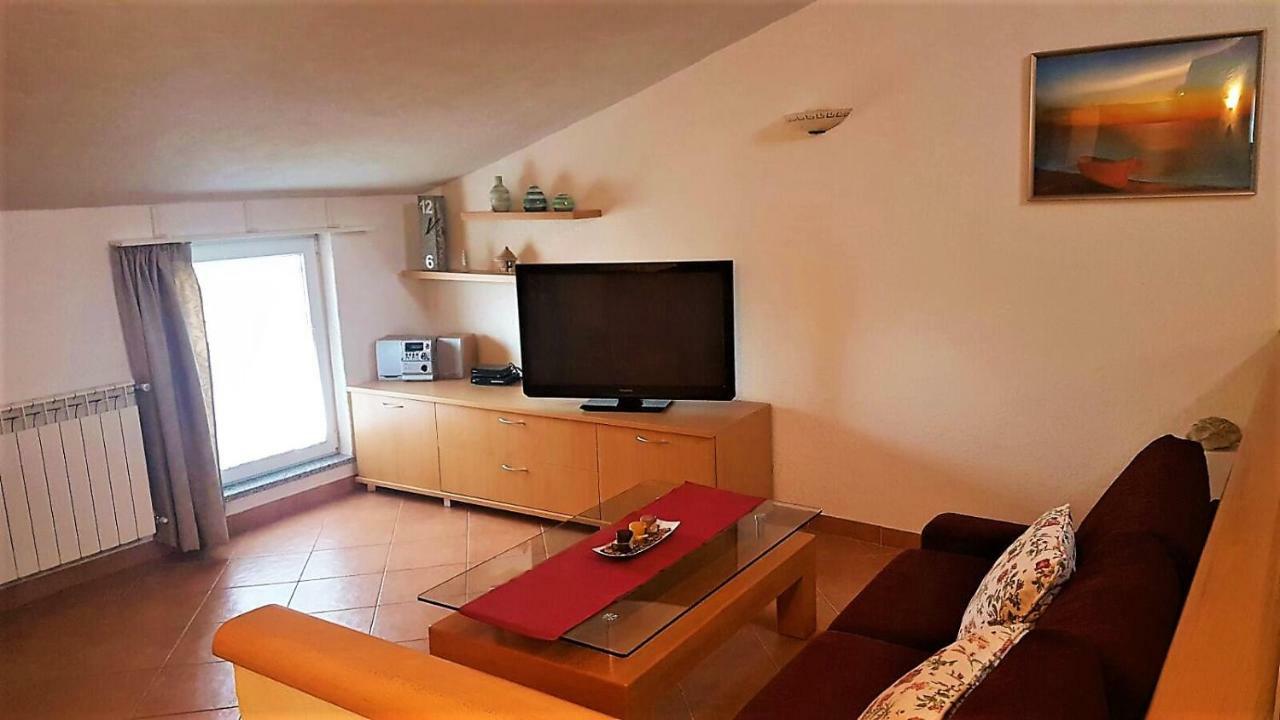 Apartment Villa Engel With Pool Porec Bagian luar foto