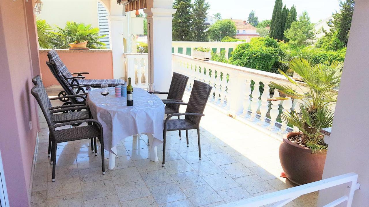 Apartment Villa Engel With Pool Porec Bagian luar foto